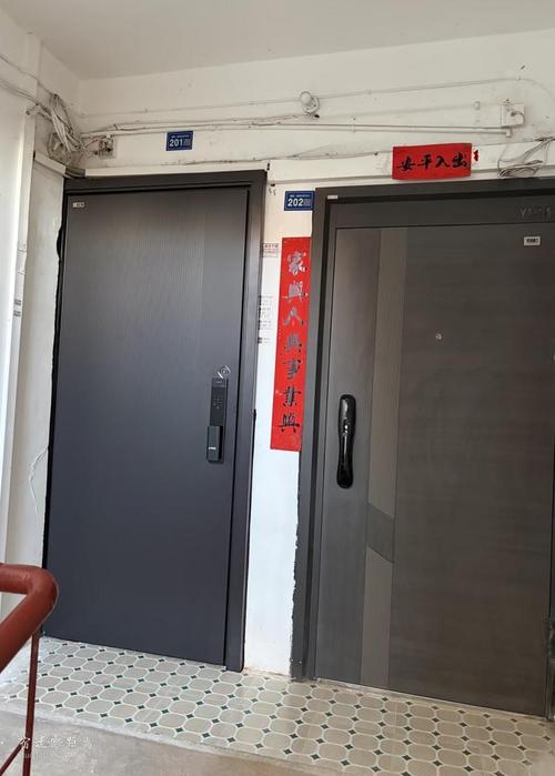 宿迁戴某私自更换入户门,薛某认为开门通行时易发生碰撞,存在安全隐患